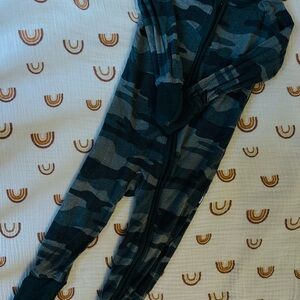 Vintage Camouflage Zippies Zip-Up Footed Pajama Bottoms - Gray/Black